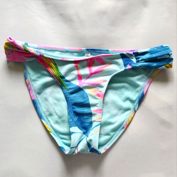 2 Piece Ardene Bikini - Picture 3 of 6